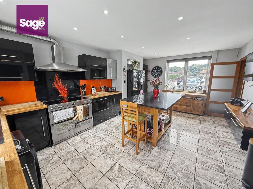 Property photo 3 of 35