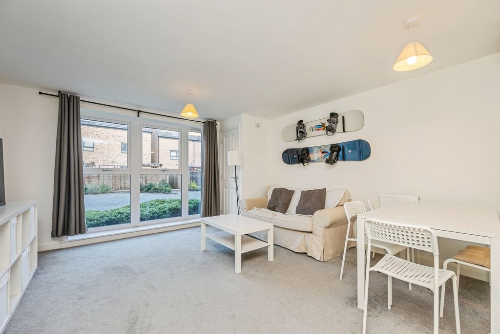 Property photo 2 of 20