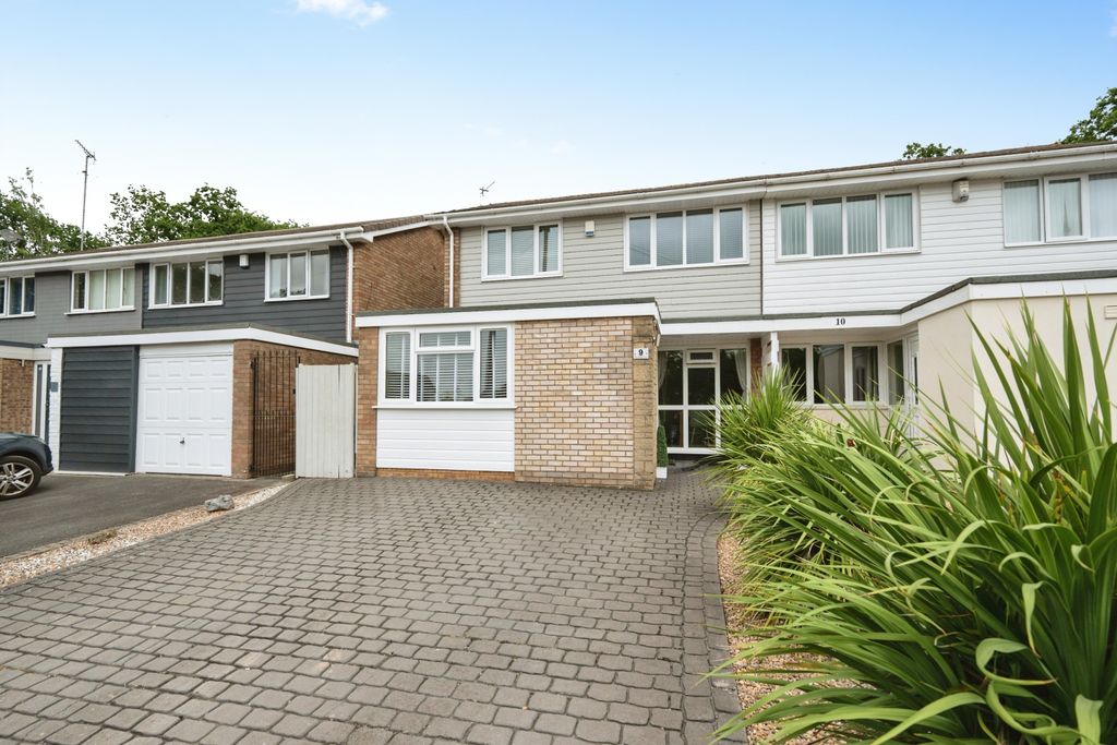 Property photo 2 of 32