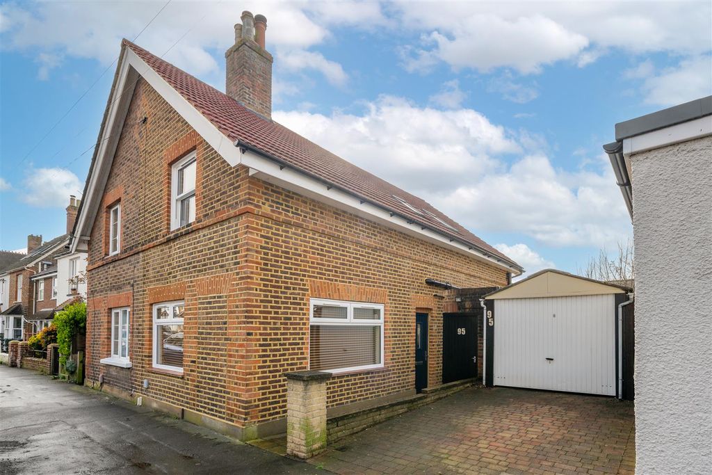 Property photo 1 of 14 95 Nutley Lane New-17.Jpg