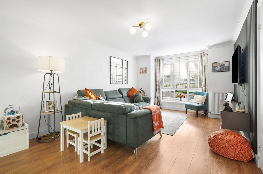 Property photo 3 of 23