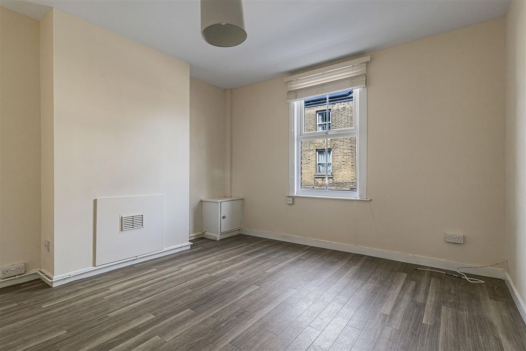 Property photo 3 of 17 10_81150.Jpg