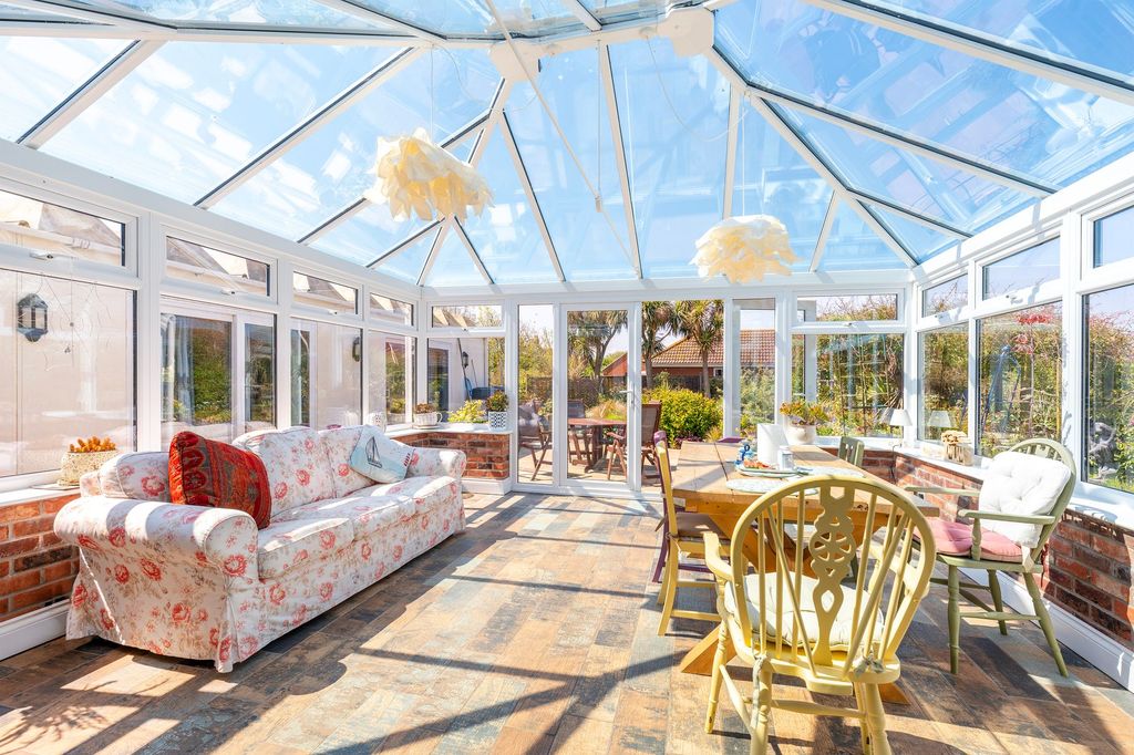 Property photo 2 of 28