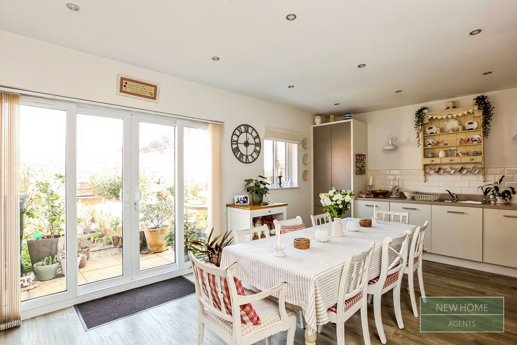 Property photo 3 of 20 Photo 9