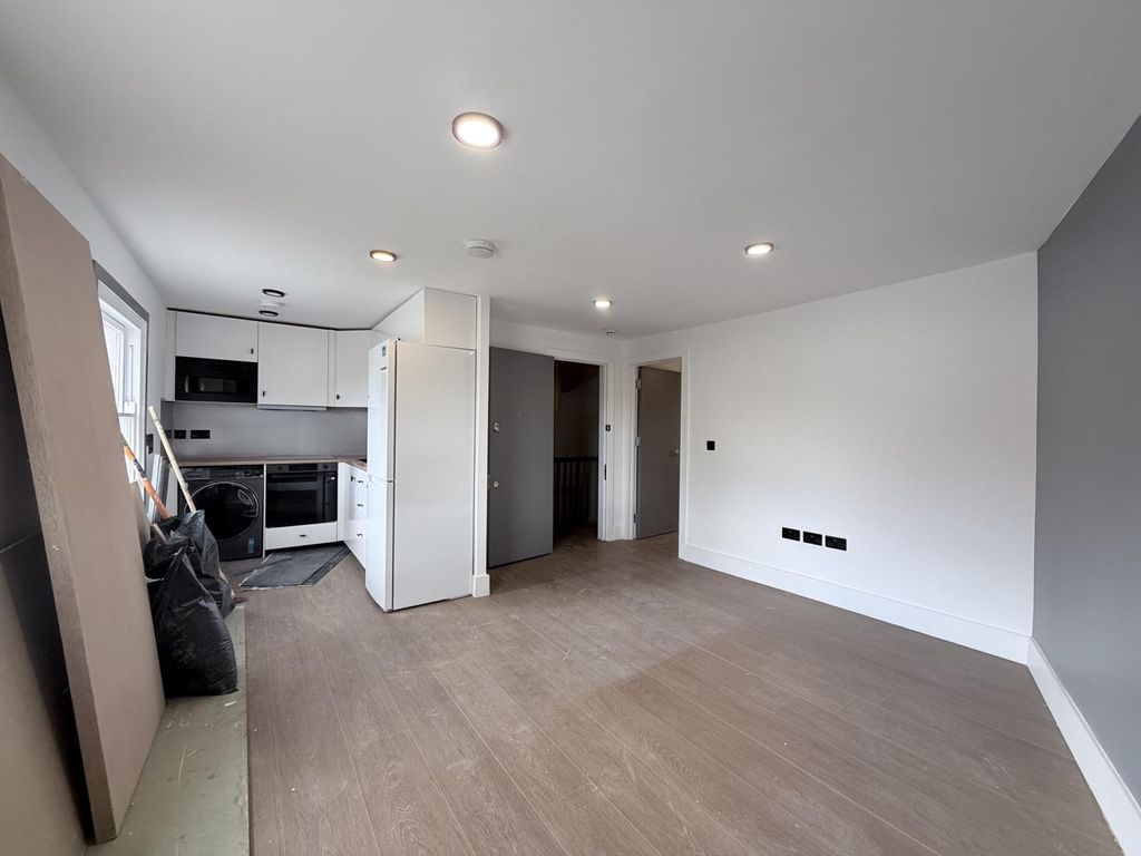 Property photo 3 of 6 Img 3986