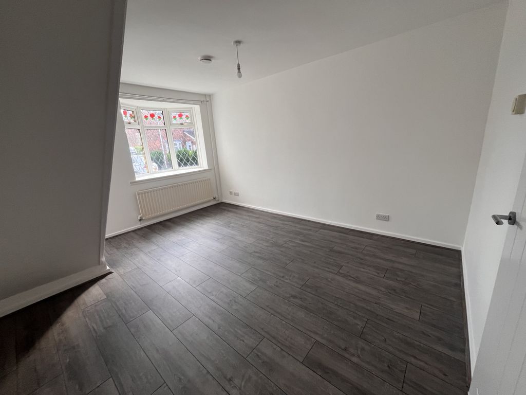 Property photo 3 of 11 Lounge3