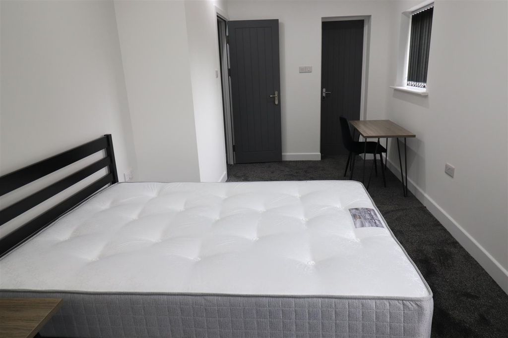 Property photo 2 of 7 78 Charter (35).Jpg