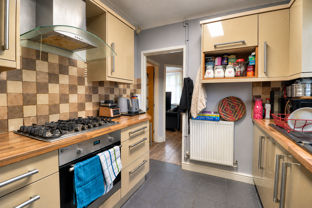 Property photo 3 of 16 Kitchen