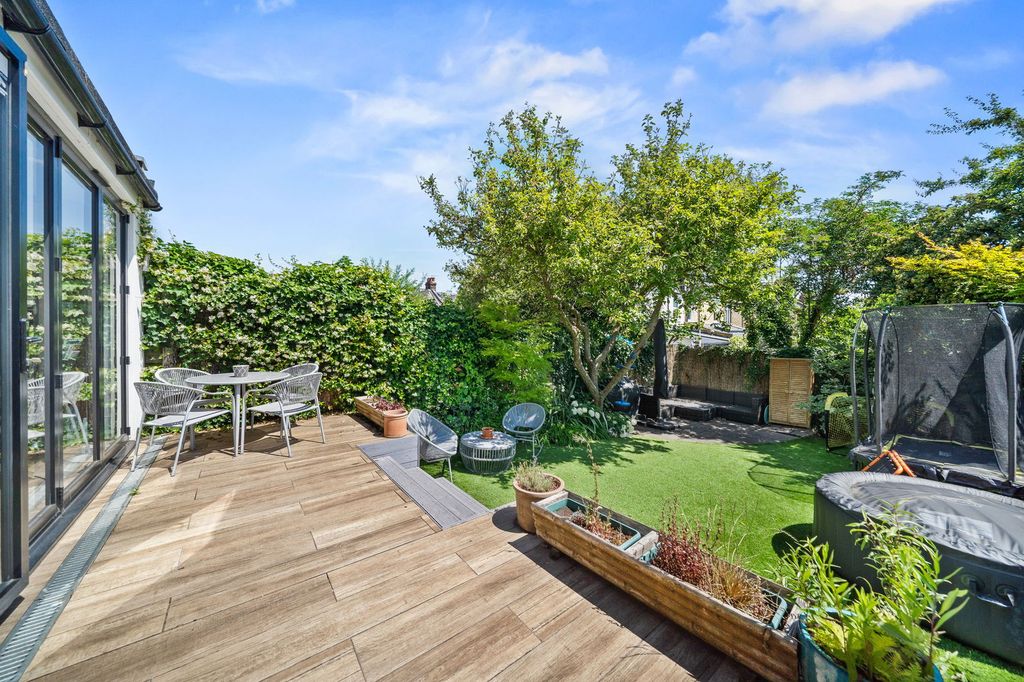 Property photo 3 of 25