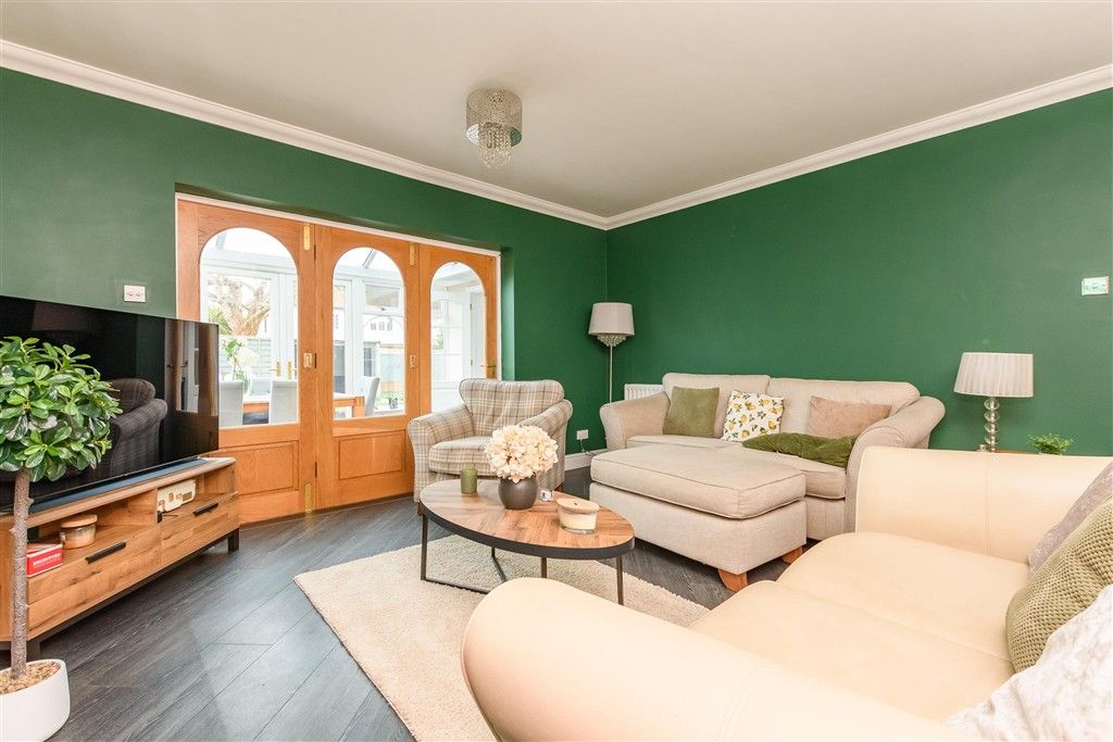 Property photo 2 of 14 Lounge