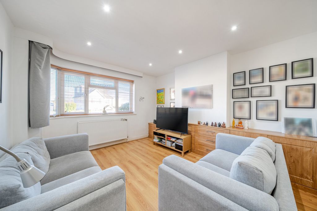 Property photo 2 of 22 1387088-18-692Ecb...