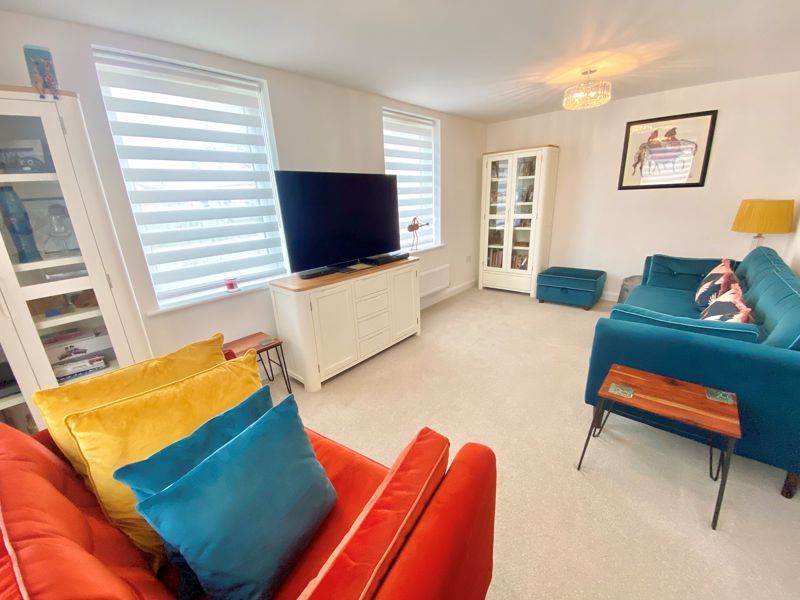 Property photo 2 of 20 Lounge
