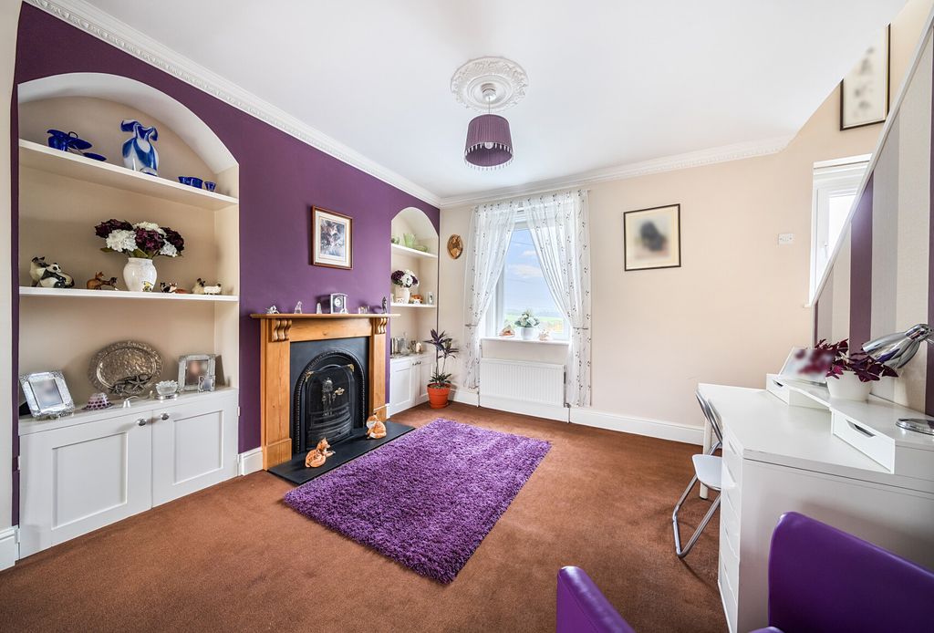 Property photo 3 of 17 Lounge