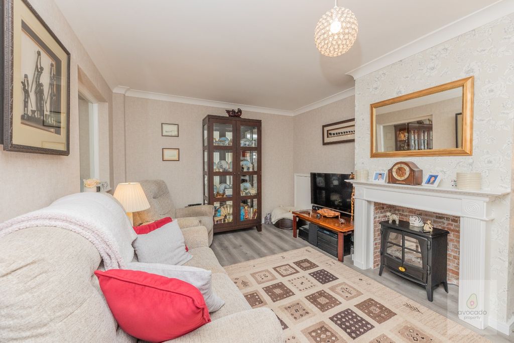 Property photo 2 of 18 4924642