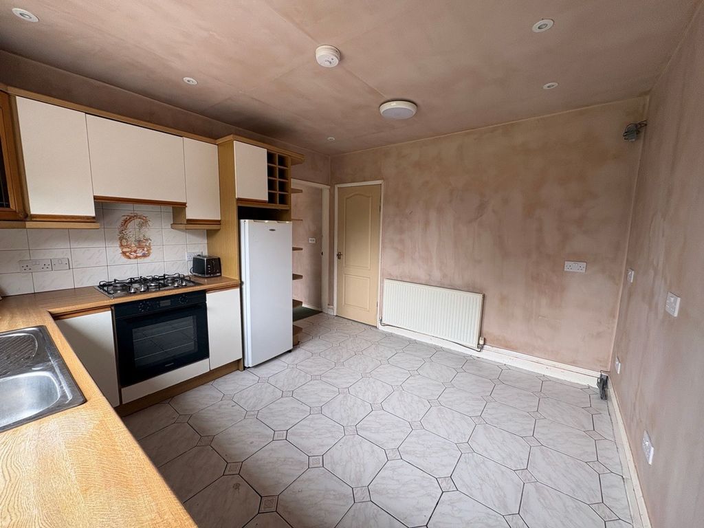 Property photo 3 of 24