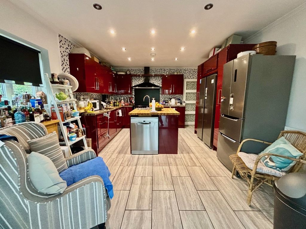 Property photo 3 of 23