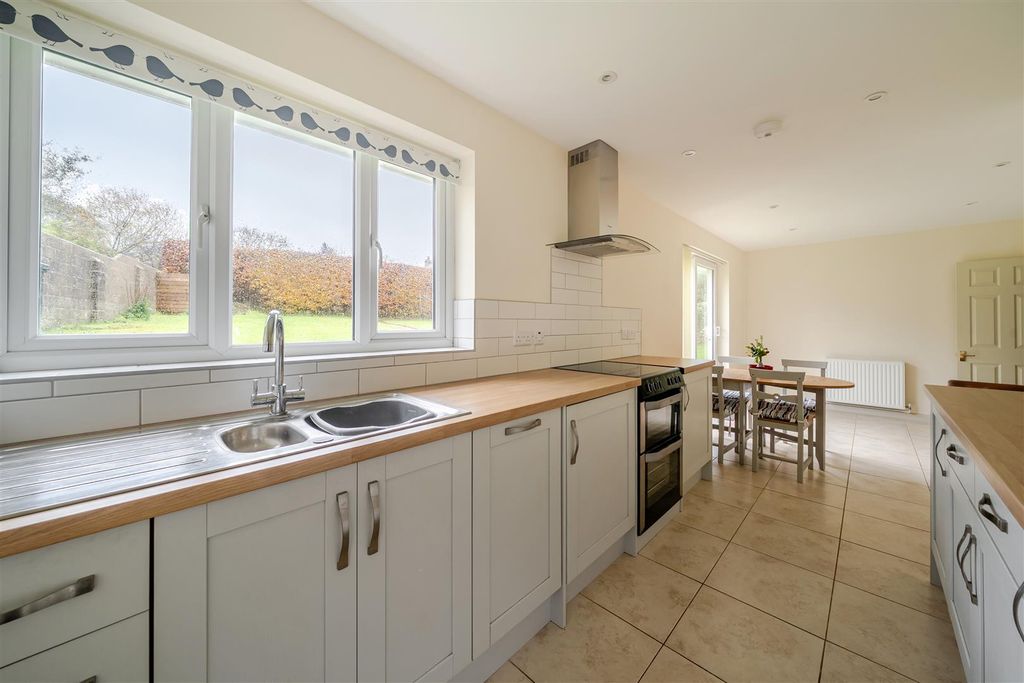 Property photo 3 of 21 1385249-2-692Db3F256Be9.Jpg