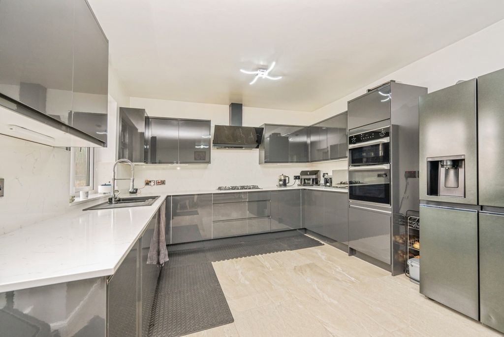Property photo 3 of 36 Kitchen