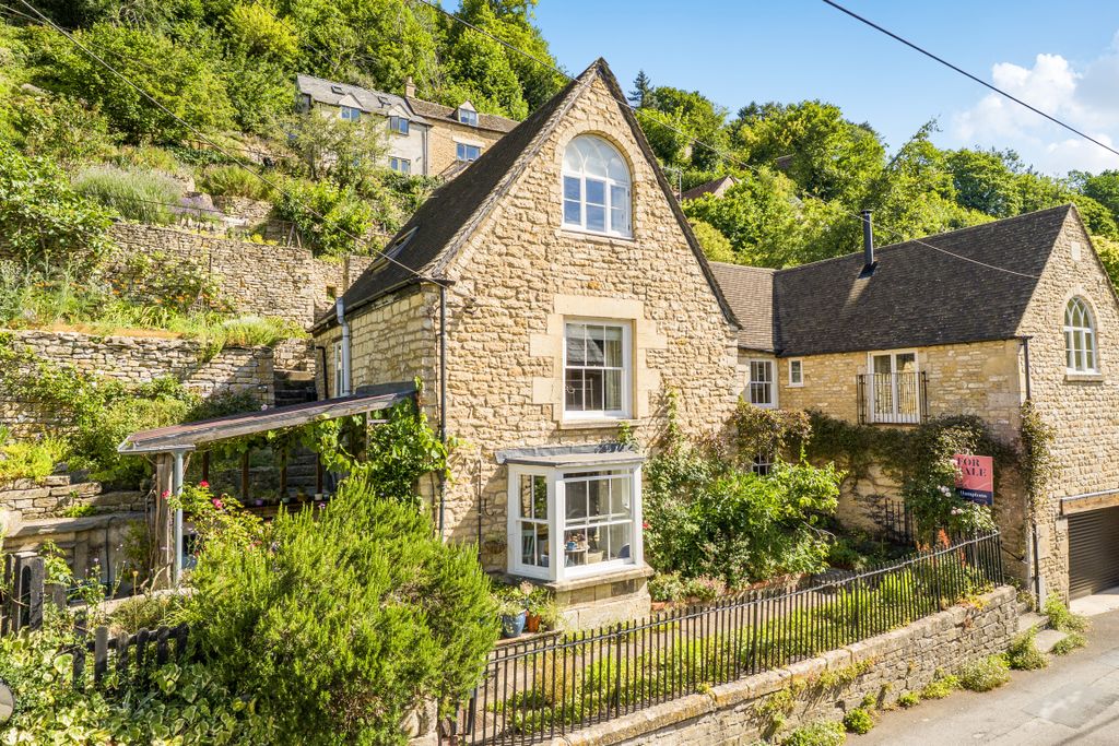 Property photo 1 of 33
