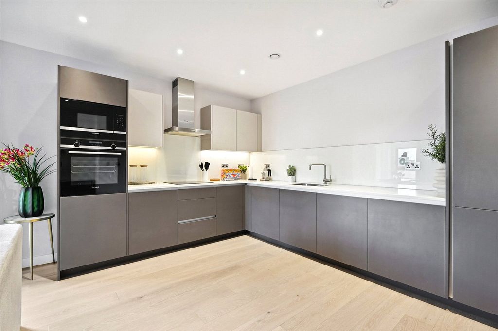 Property photo 2 of 14 Kitchen