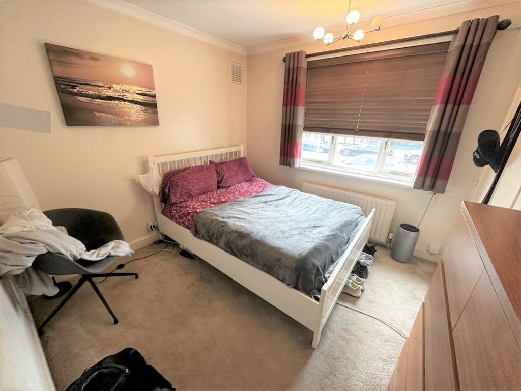 Property photo 3 of 7 Bedroom 1