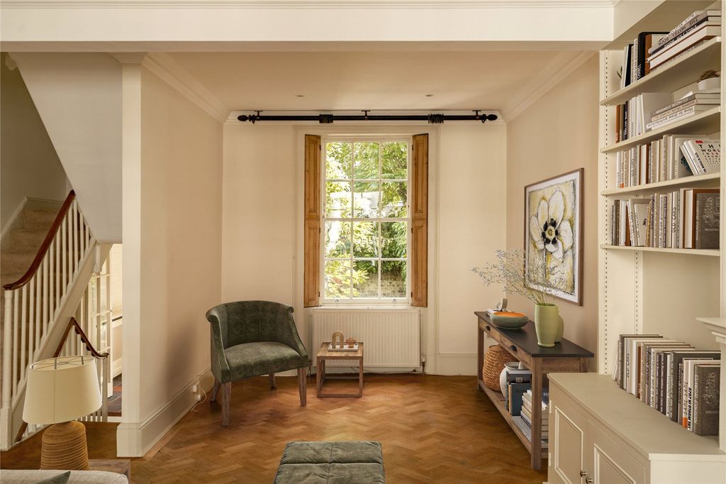 Property photo 3 of 12 Reception