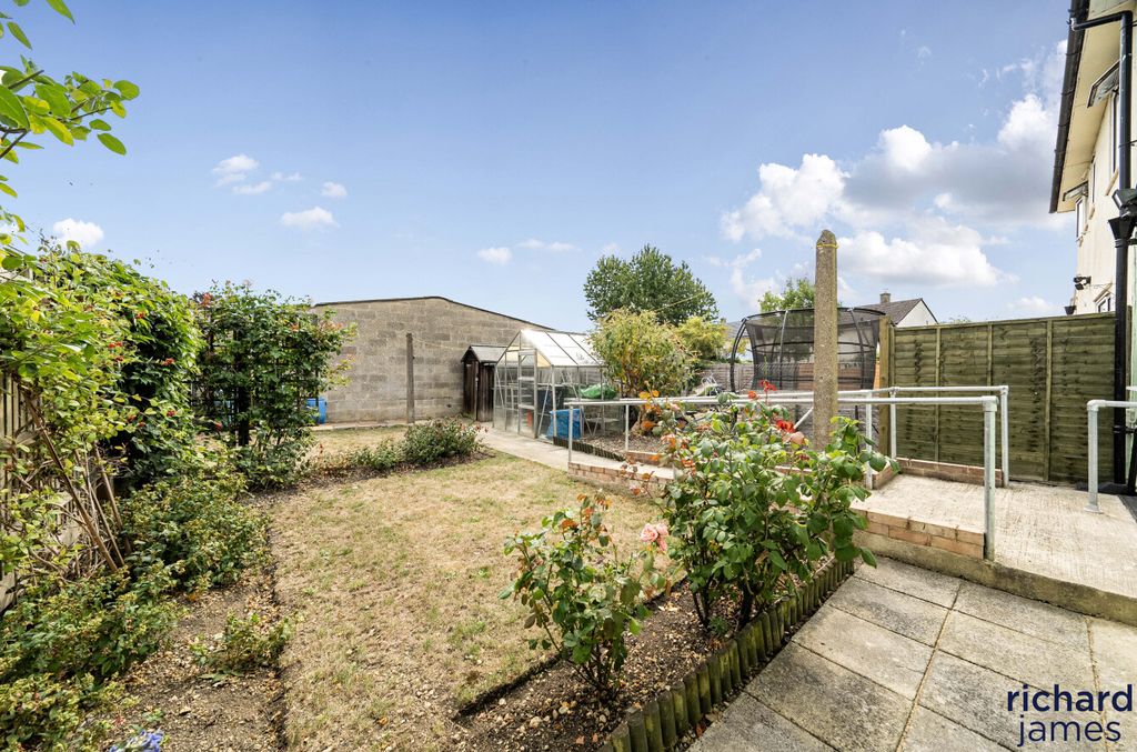 Property photo 2 of 16 7F2588053d014B578B474c76422F159d