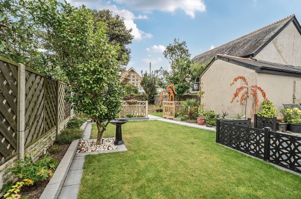 Property photo 1 of 20 1334852-6-689Dda7...