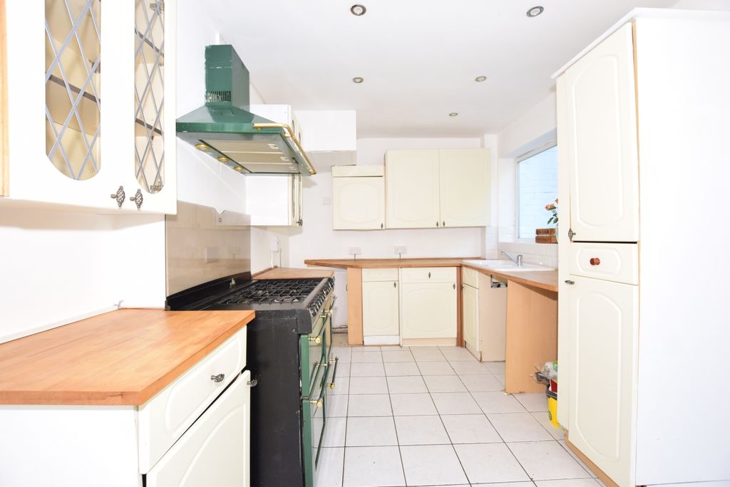 Property photo 2 of 12 Kitchen