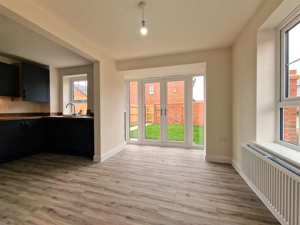 Property photo 3 of 15 Dining Area