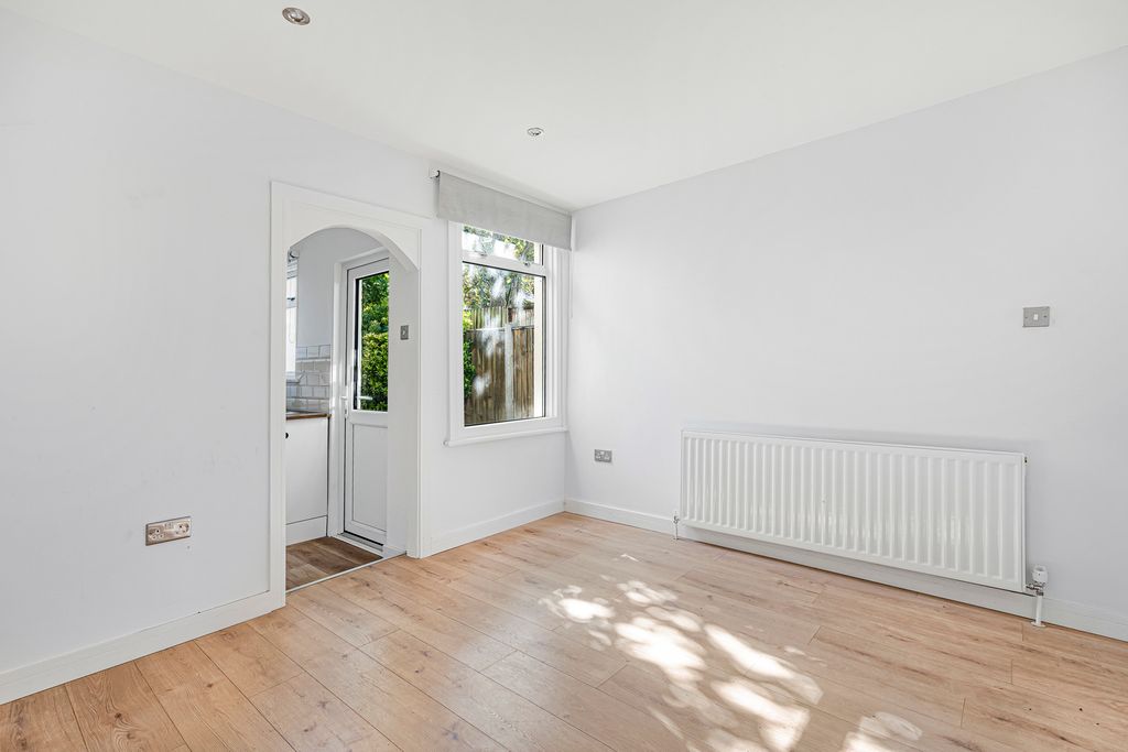 Property photo 3 of 16 Dining Room