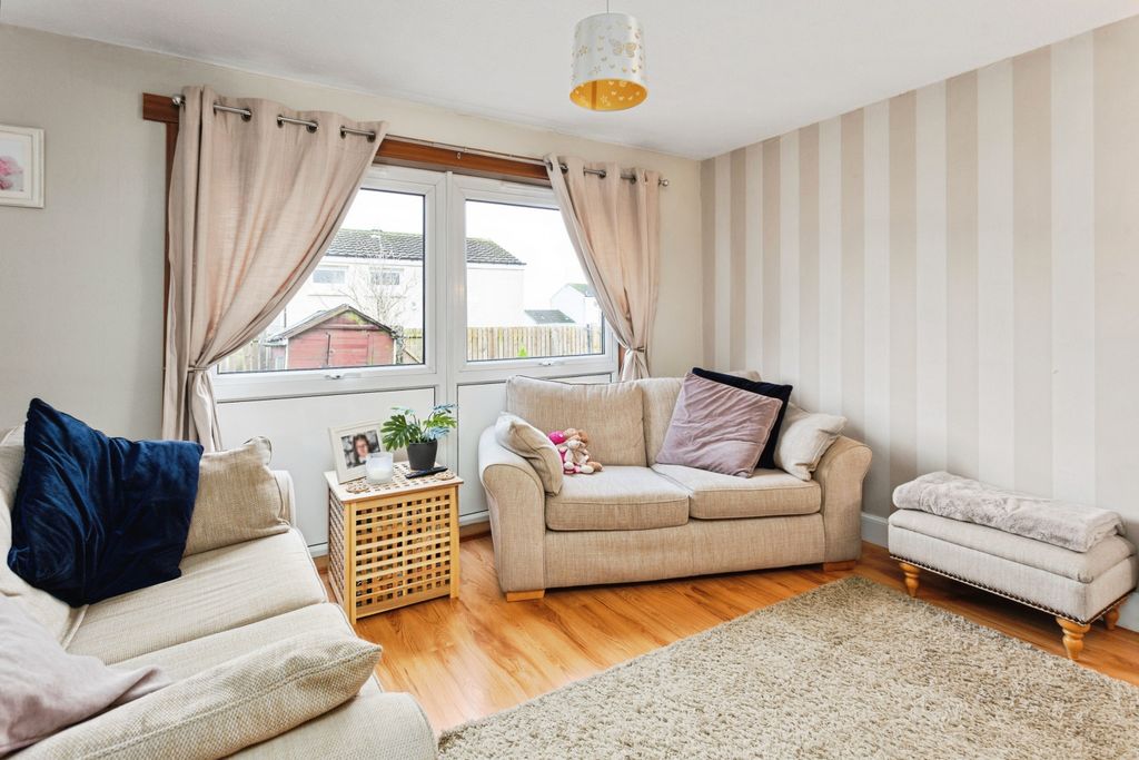 Property photo 2 of 9 A21F8108-33 20Edmonton 20Avenue 2004