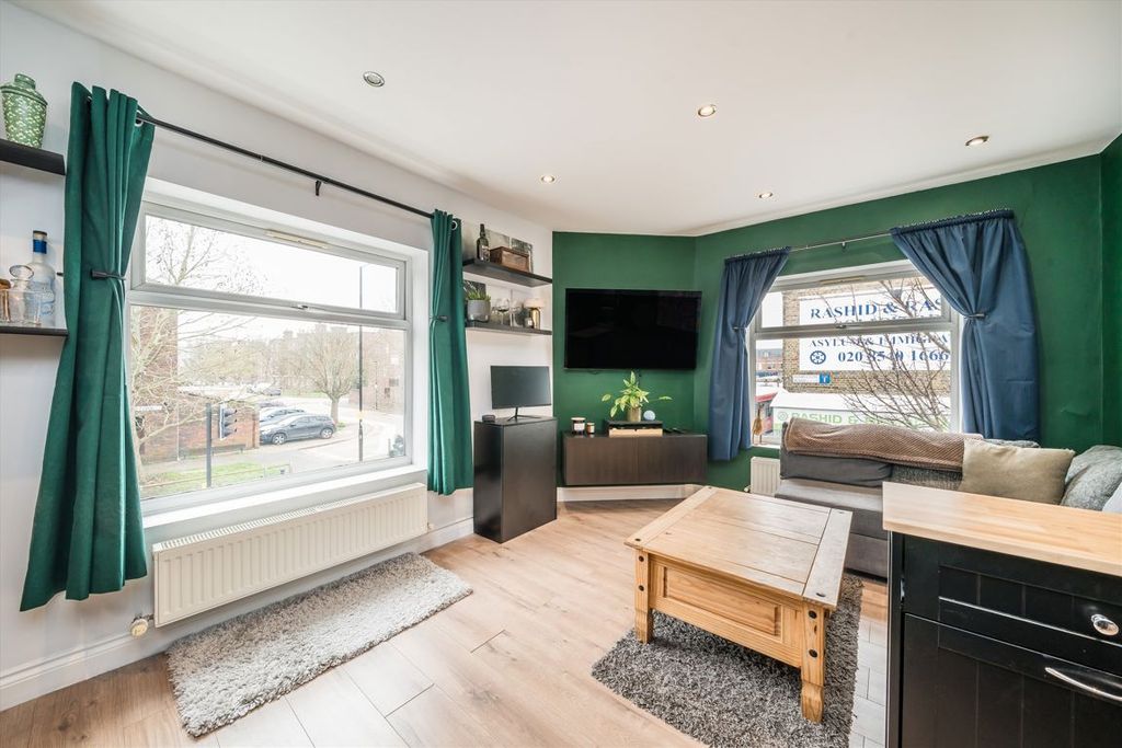 Property photo 2 of 6