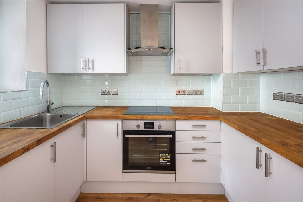 Property photo 3 of 17 Kitchen