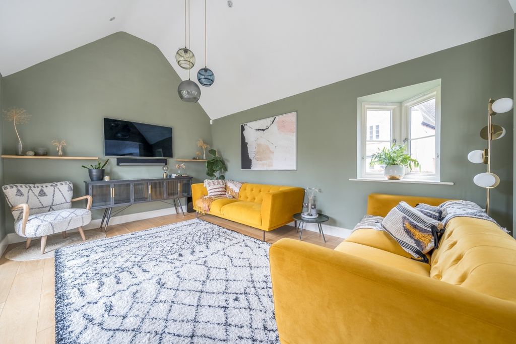 Property photo 2 of 12 Sitting Room