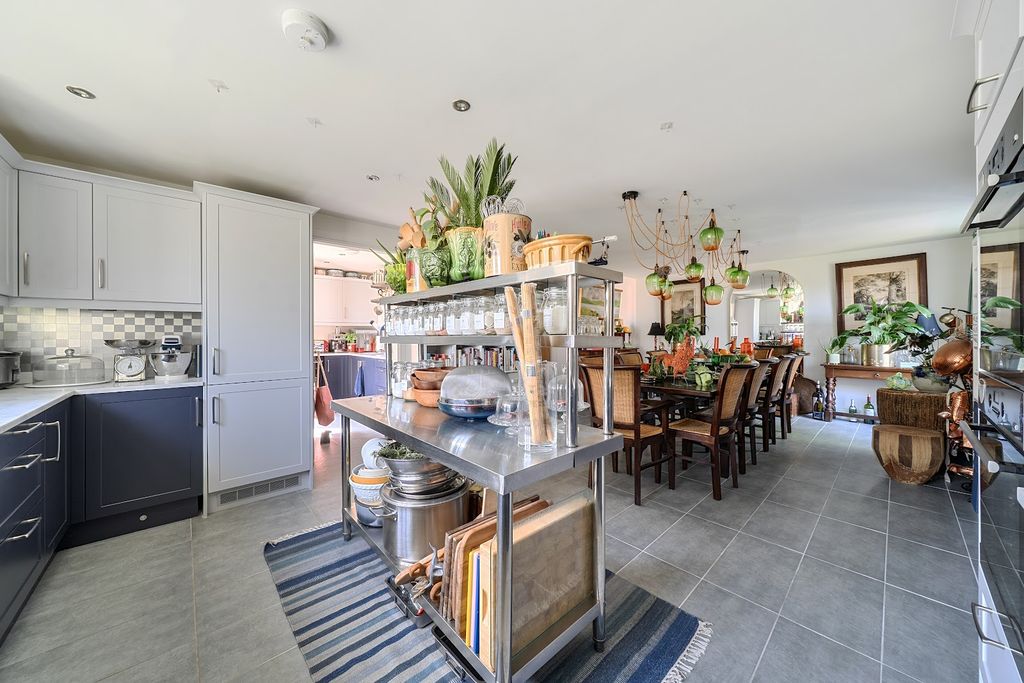 Property photo 3 of 18 Kitchen Dining Room