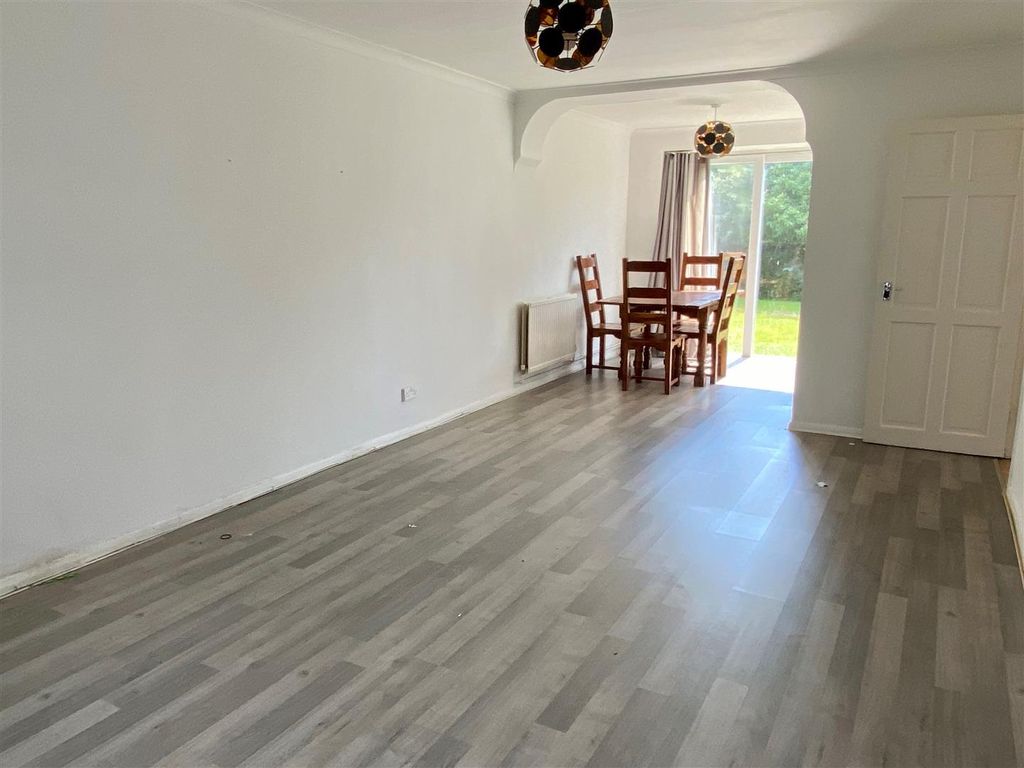 Property photo 3 of 7 Reception