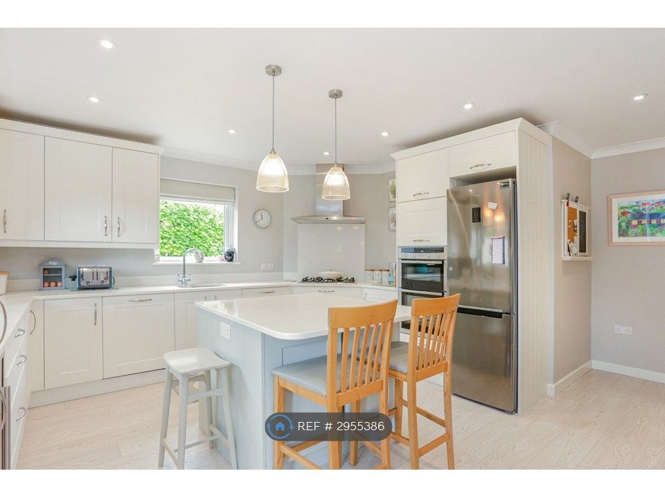 Property photo 3 of 16 Kitchen Island
