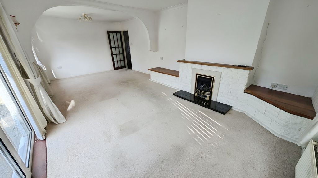 Property photo 3 of 15 Pbox-Living_Room-326878.Jpg