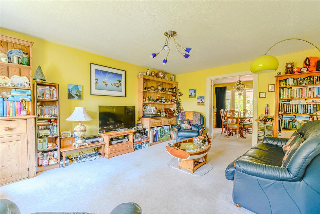Property photo 2 of 28