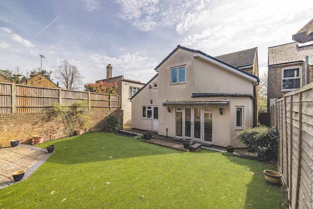 Property photo 1 of 18
