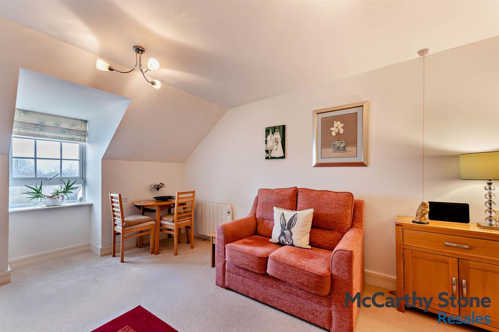 Property photo 3 of 37 8634291-Interior03-800.Jpg