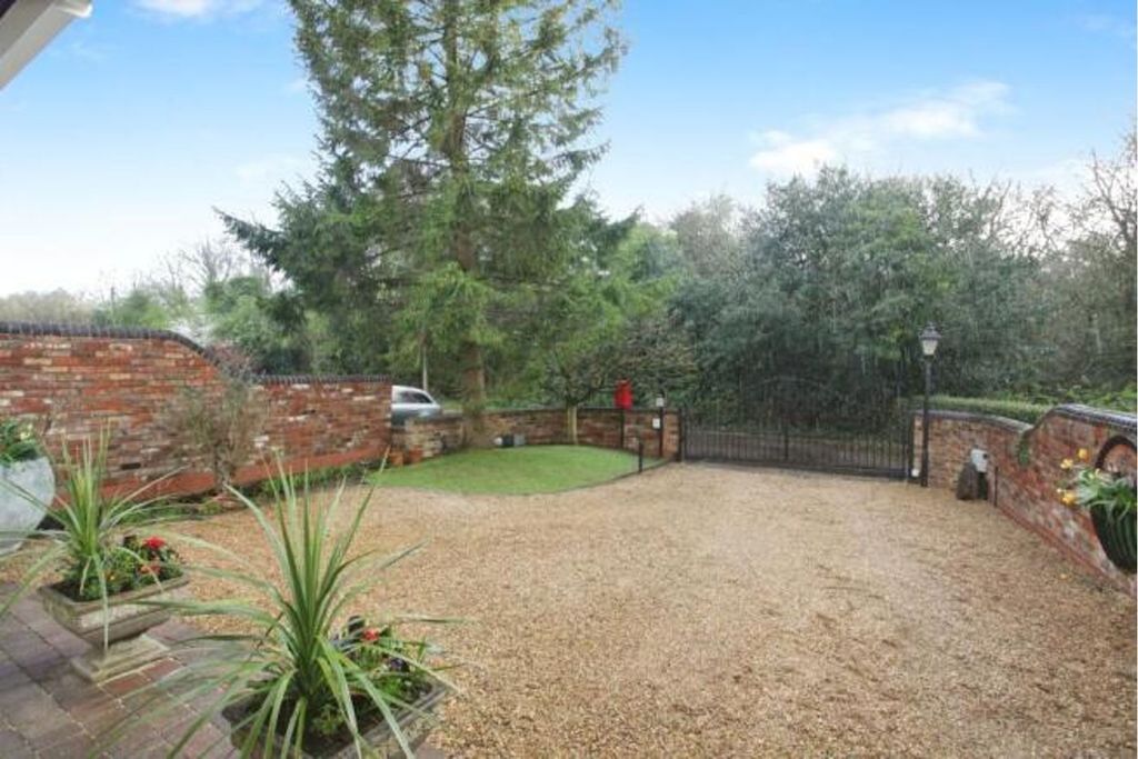 Property photo 3 of 34