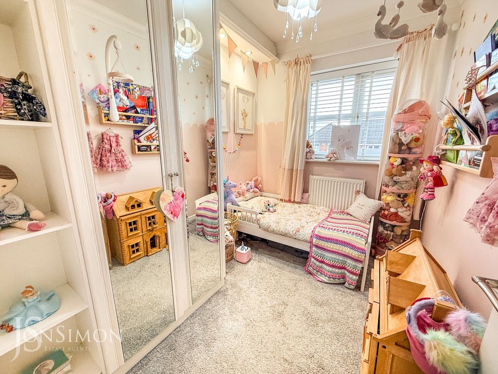 Property photo 3 of 28