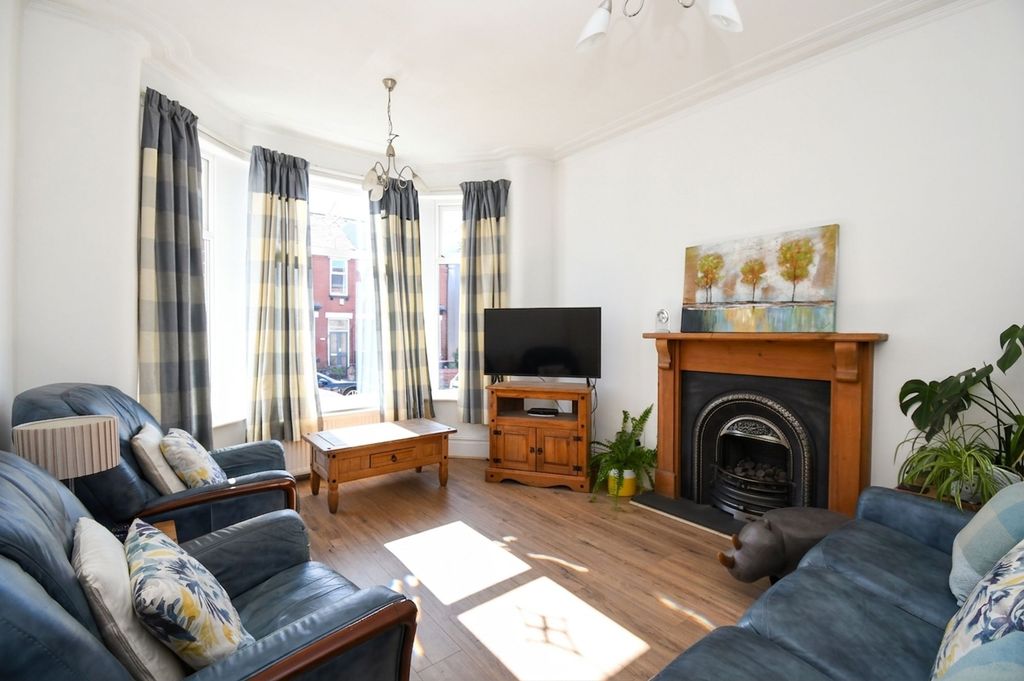 Property photo 2 of 14