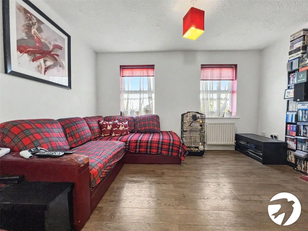 Property photo 2 of 17 Lounge