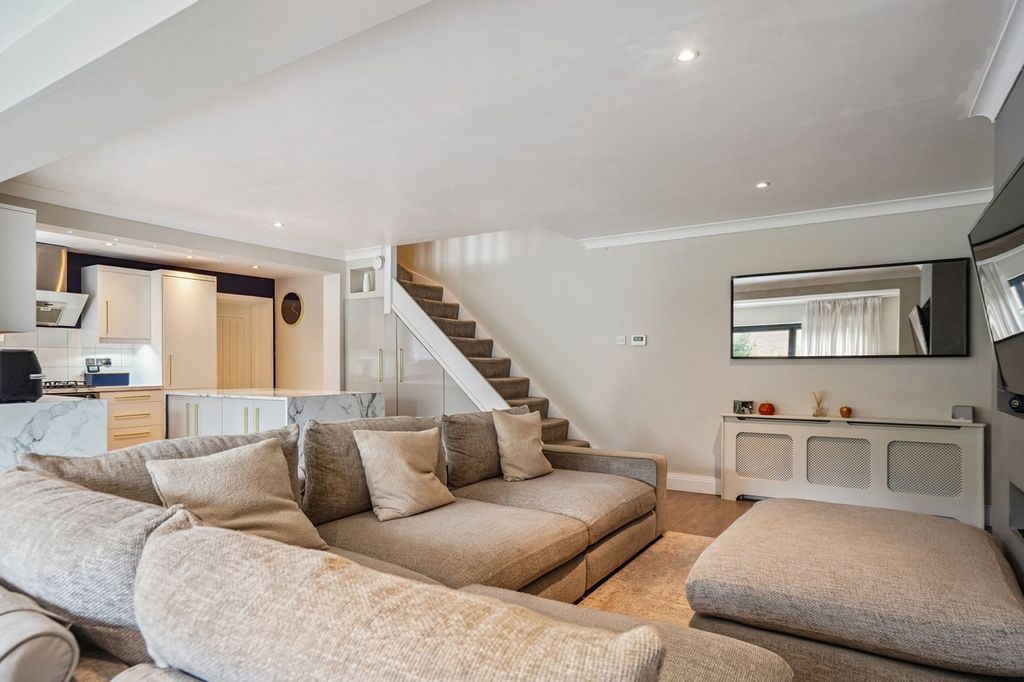 Property photo 3 of 23