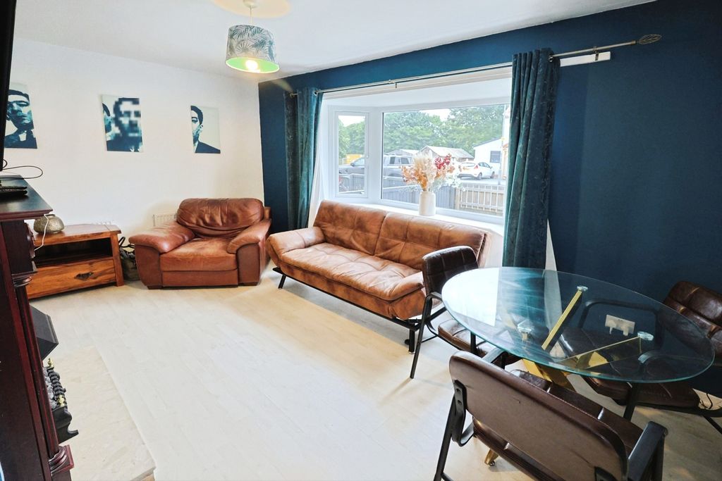 Property photo 3 of 14 Pbox-Img.Jpg