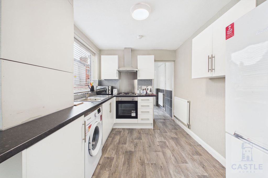 Property photo 3 of 15 Shared Kitchen