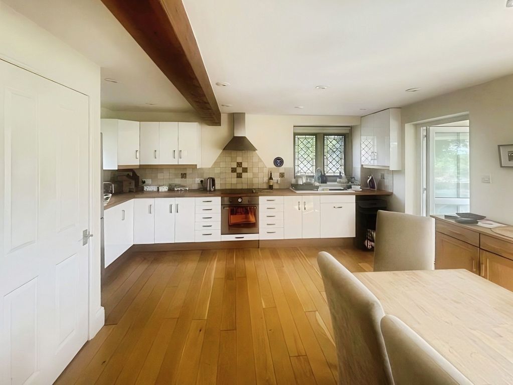 Property photo 3 of 14 Kitchen